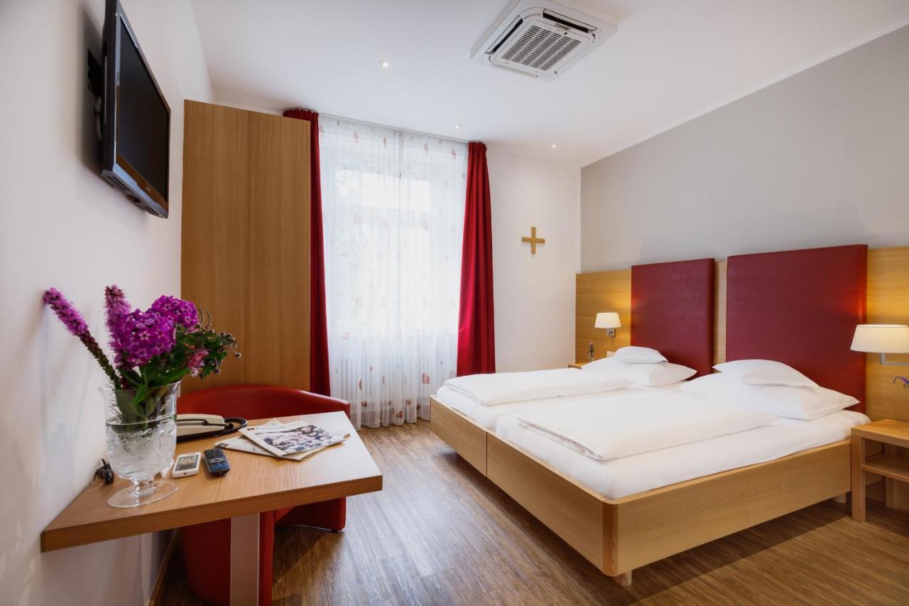 Hotel Kolping Мерано Экстерьер фото