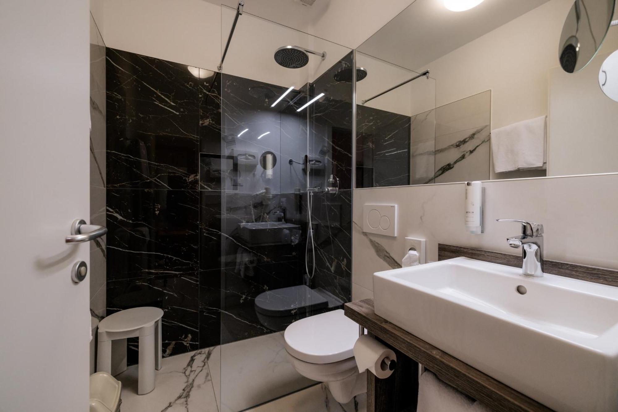 Hotel Kolping Мерано Экстерьер фото