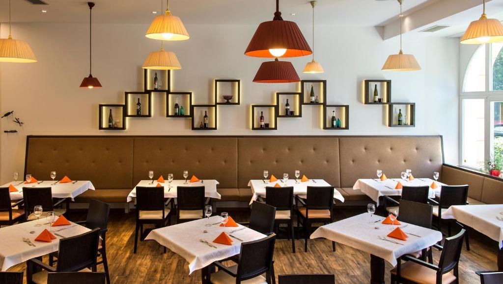 Hotel Kolping Мерано Экстерьер фото