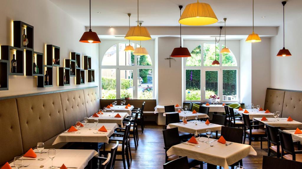 Hotel Kolping Мерано Экстерьер фото