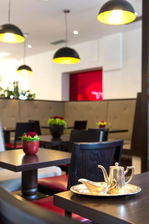 Hotel Kolping Мерано Экстерьер фото