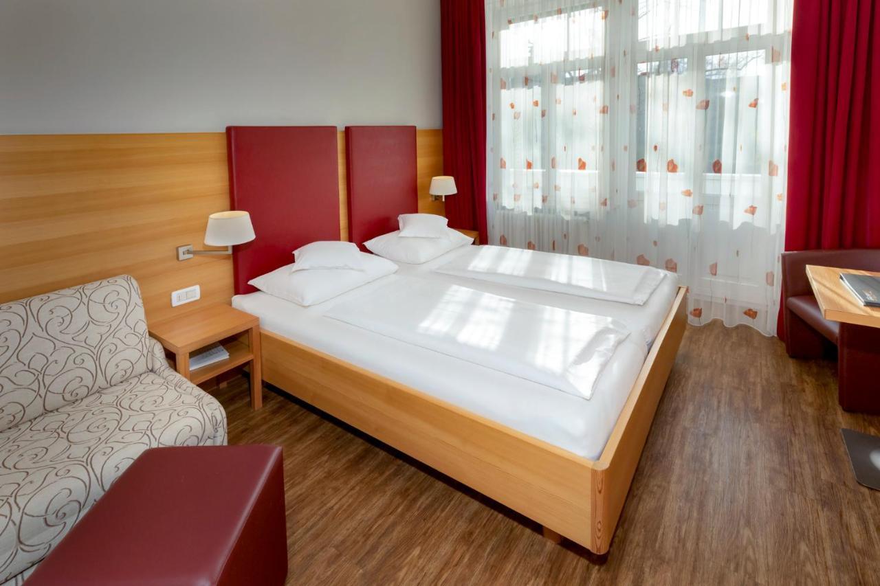 Hotel Kolping Мерано Экстерьер фото