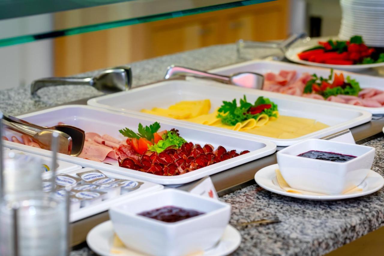Hotel Kolping Мерано Экстерьер фото